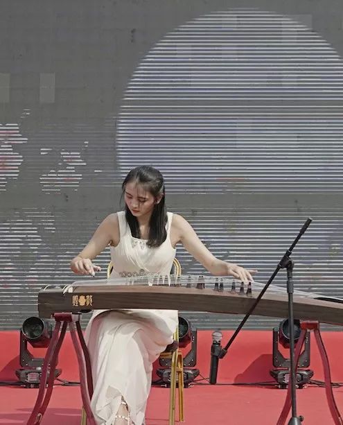 樂滿中秋經(jīng)典音樂會暨新都名優(yōu)產(chǎn)品展 雙節(jié)同慶，文旅融合奏響蓉城新篇章